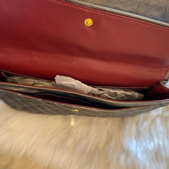 Silver soft leather purse with gold hardware - Picture 5 of 7